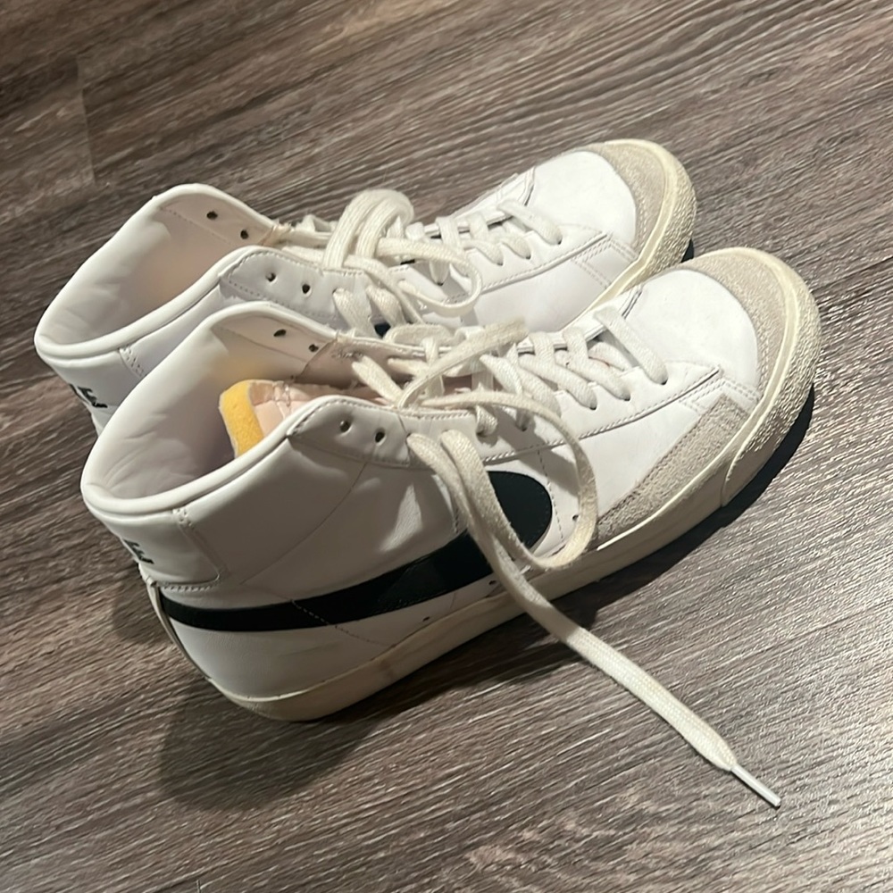 Nike- Mens Blazer Mid 77 Vintage